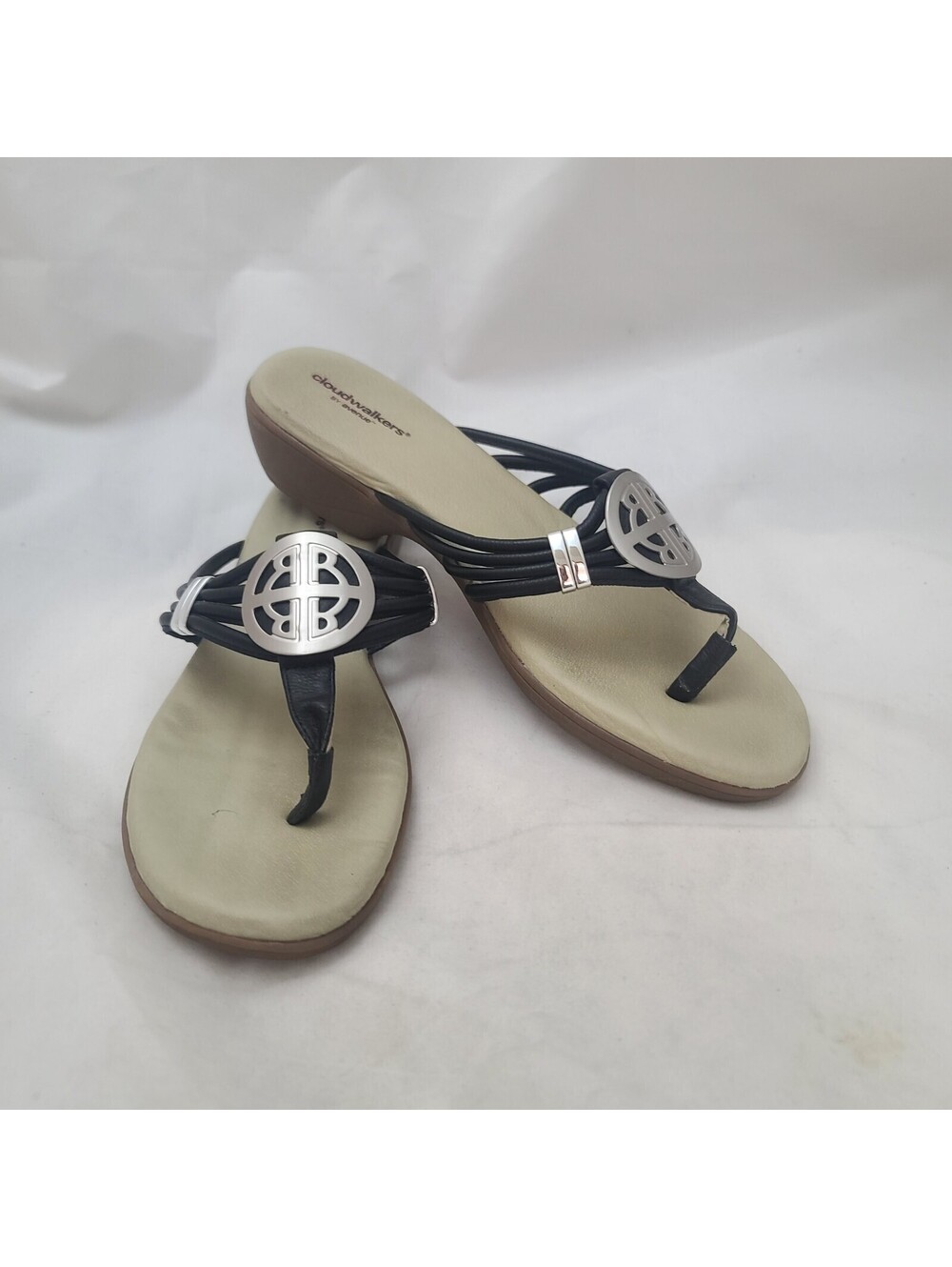Cloudwalkers by Avenue Thong Sandals Size 10 Black Strappy Metal Embellishments